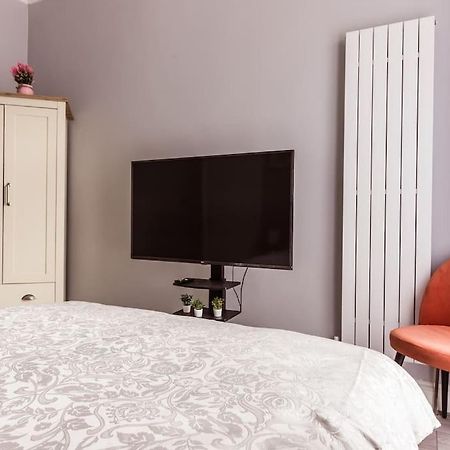 4 Bedroom House, 2 Min Walk From Station London Exterior photo