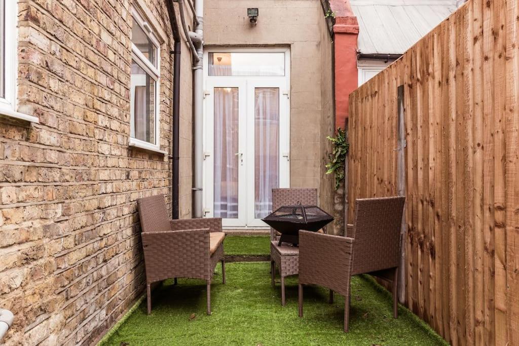 4 Bedroom House, 2 Min Walk From Station London Exterior photo