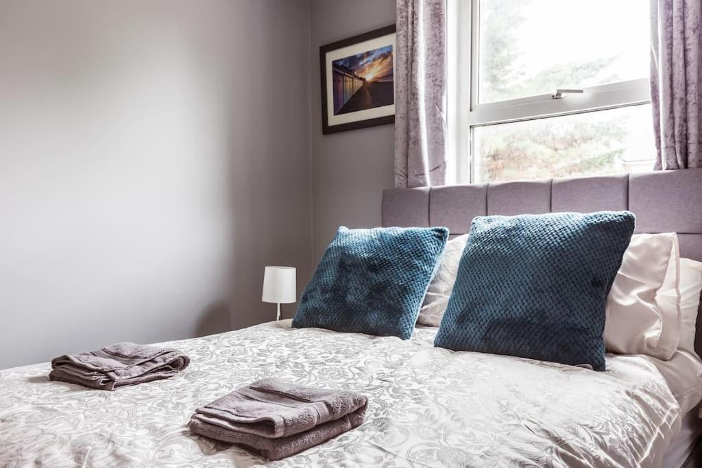 4 Bedroom House, 2 Min Walk From Station London Exterior photo