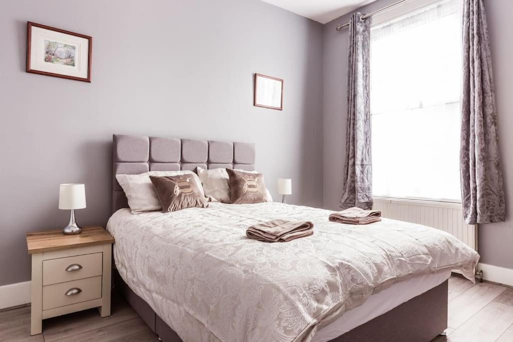 4 Bedroom House, 2 Min Walk From Station London Exterior photo