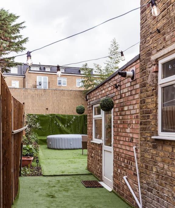 4 Bedroom House, 2 Min Walk From Station London Exterior photo